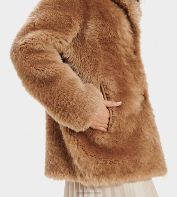 معطف قصير من ليانا أمفورا نحيف UGG 08HB1171