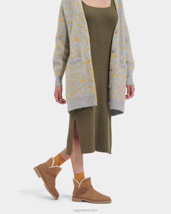 مشبك قصير بشكل رومانسي كستناء نحيف UGG 08HB2129