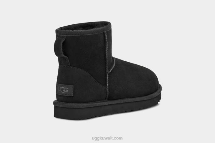 حذاء كلاسيك ميني الثاني أسود نحيف UGG 08HB474